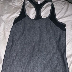 🌹2 for 20🌹Under Armour tank